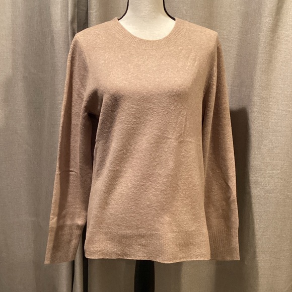 J. Crew Extra Soft Camel crew Neck Sweater,  NWT, size large. - Picture 2 of 3